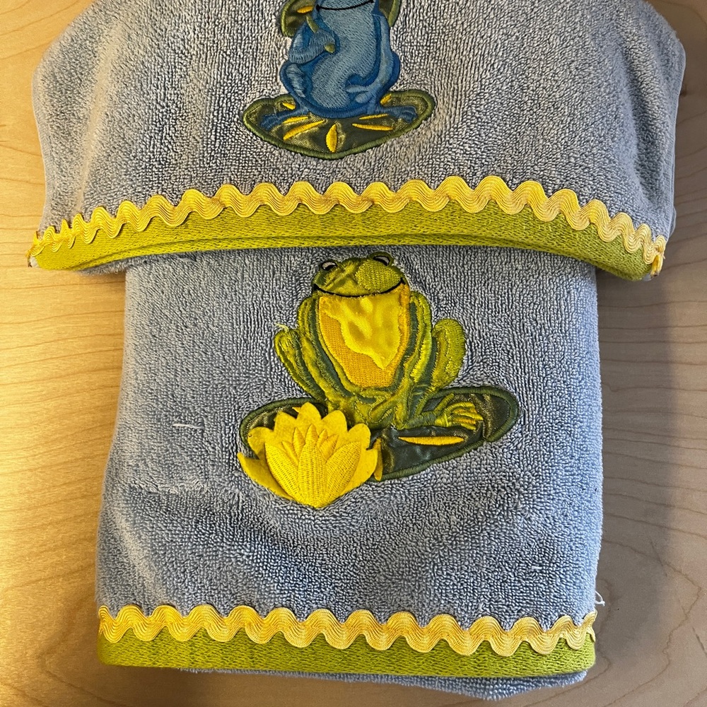 Blue and Yellow Frog Embroidered Bath Towel Set